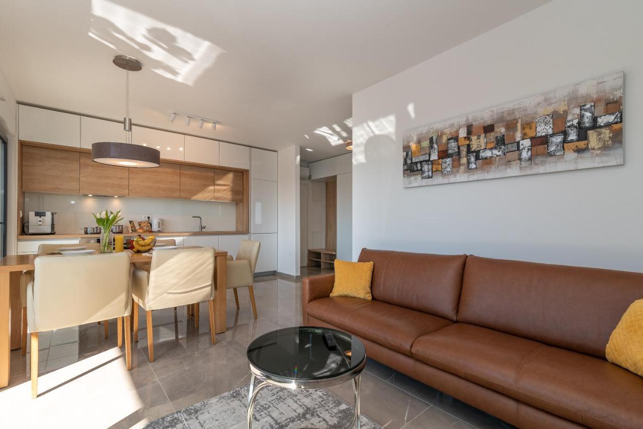 Poolside 2 Bedroom Ap. Mare Trogir Exterior foto