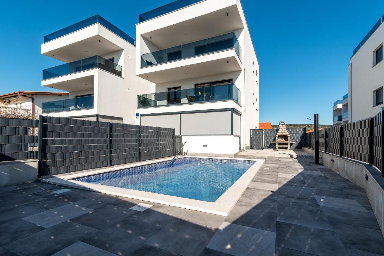 Poolside 2 Bedroom Ap. Mare Trogir Exterior foto
