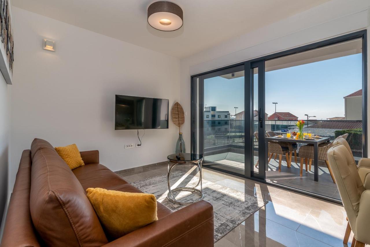 Poolside 2 Bedroom Ap. Mare Trogir Exterior foto