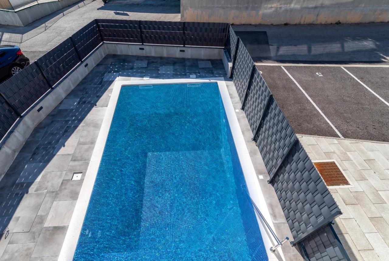 Poolside 2 Bedroom Ap. Mare Trogir Exterior foto
