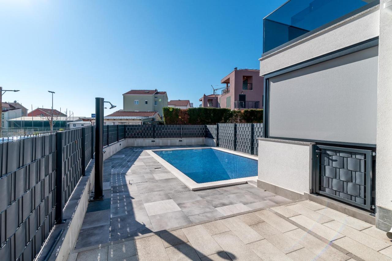 Poolside 2 Bedroom Ap. Mare Trogir Exterior foto