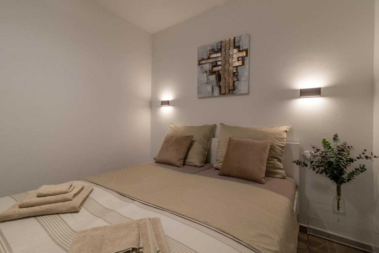Poolside 2 Bedroom Ap. Mare Trogir Exterior foto