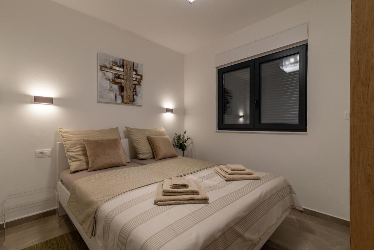 Poolside 2 Bedroom Ap. Mare Trogir Exterior foto