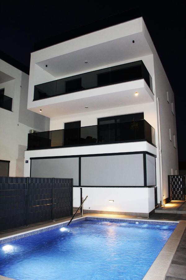 Poolside 2 Bedroom Ap. Mare Trogir Exterior foto