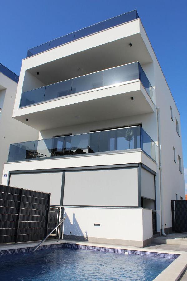 Poolside 2 Bedroom Ap. Mare Trogir Exterior foto