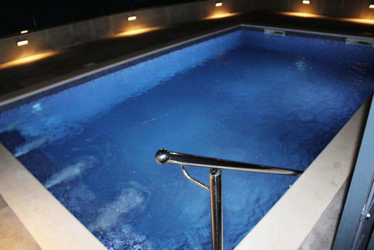 Poolside 2 Bedroom Ap. Mare Trogir Exterior foto